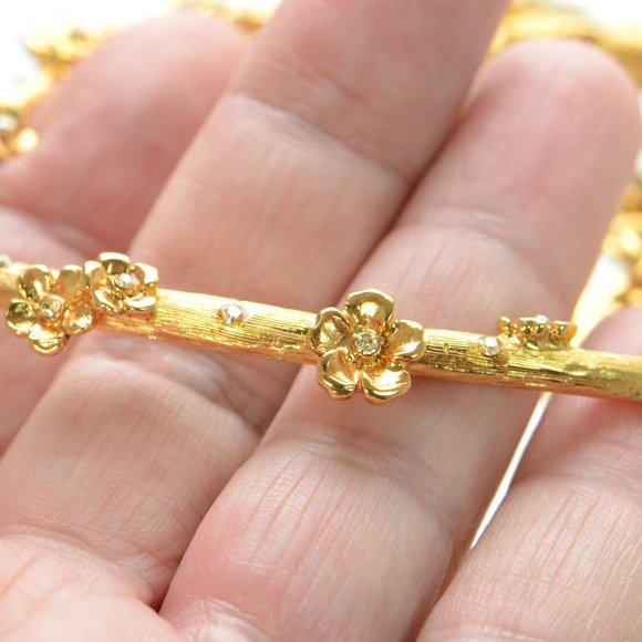 Oscar de la Renta Pearl & Crystal Floral Necklace - Picture 9 of 10